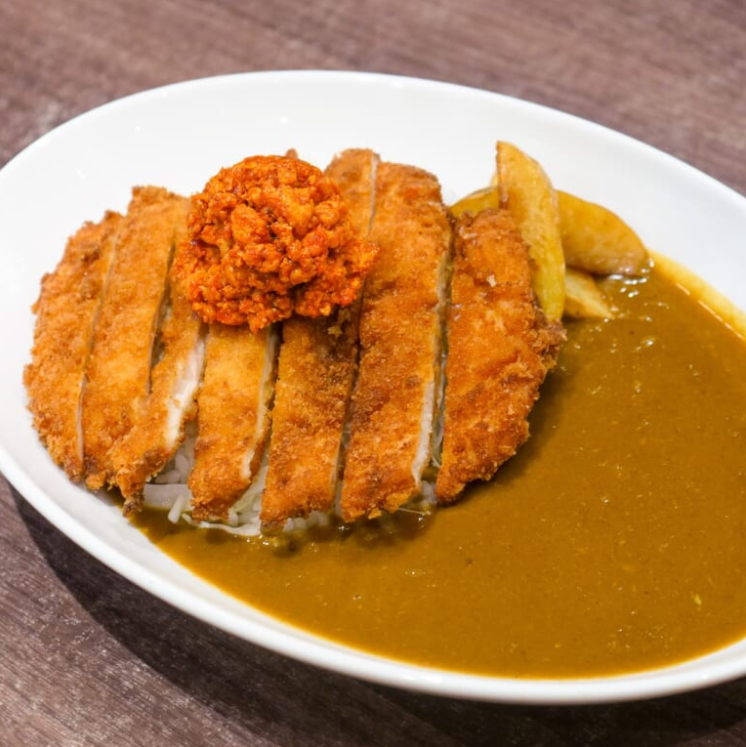 「メニュー（上から）：特製鶏白湯ラーメン、和牛カレー、鶏白湯カツカレー」